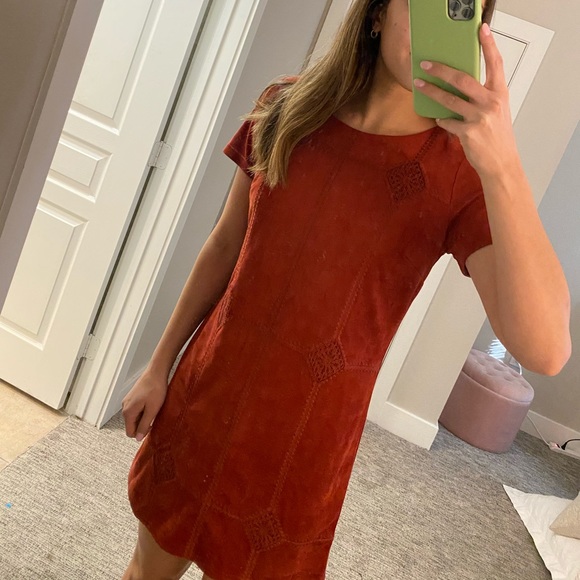 Dillard’s Suede Rust Short Sleeve Dress - Picture 3 of 3